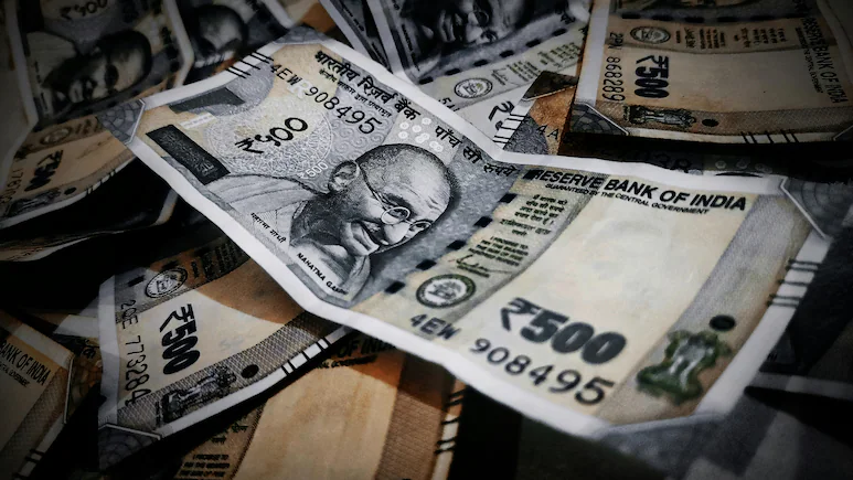 8th Pay Commission May Bring ₹14k -₹19k Salary Hike for Govt Employees